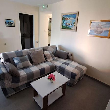 Apartments Damjan Брист Екстер'єр фото