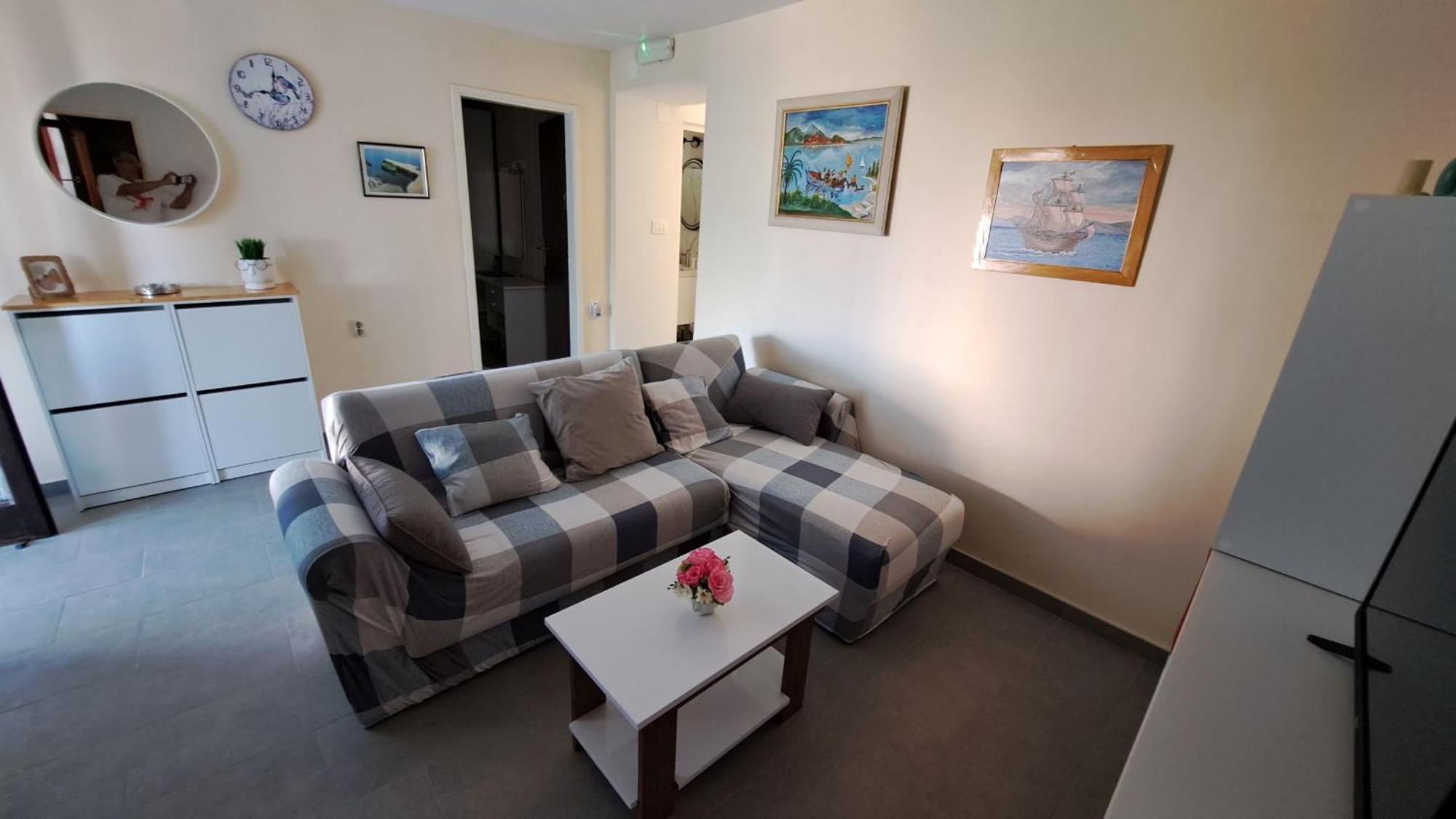 Apartments Damjan Брист Екстер'єр фото
