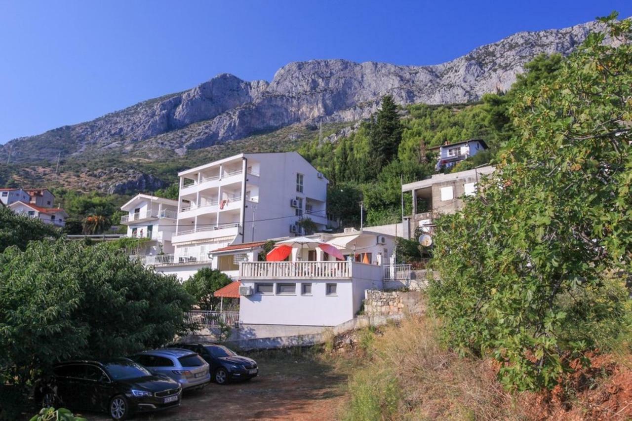 Apartments Damjan Брист Екстер'єр фото