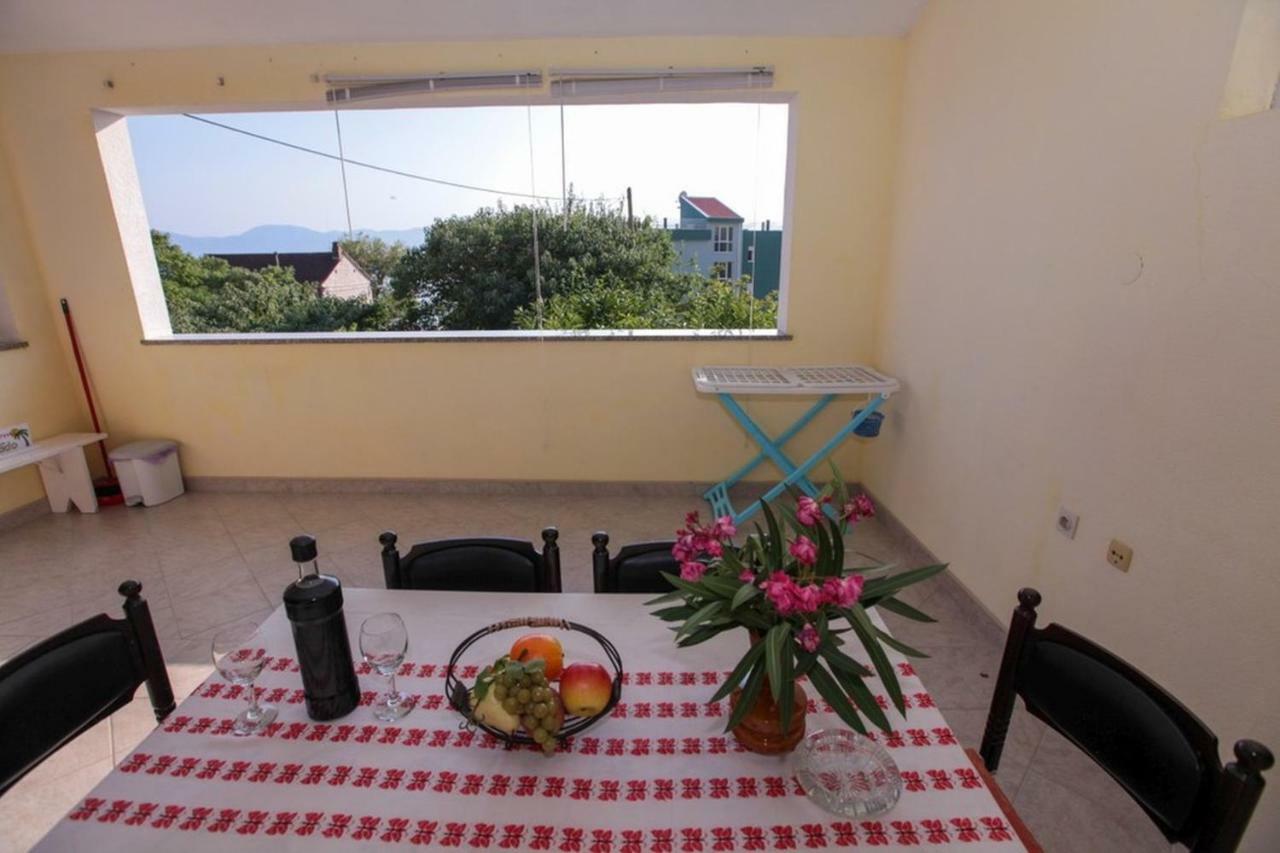 Apartments Damjan Брист Екстер'єр фото