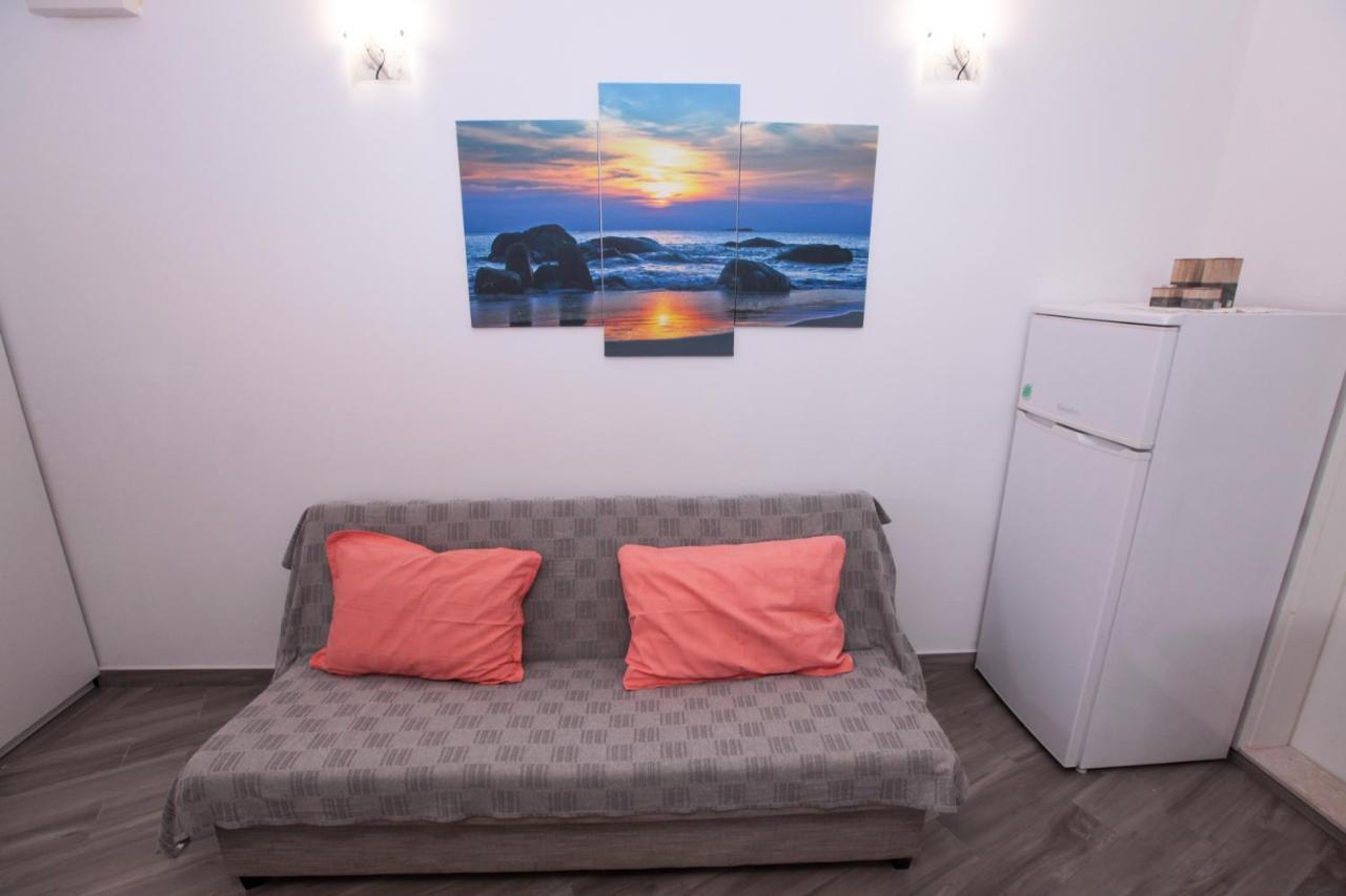 Apartments Damjan Брист Екстер'єр фото