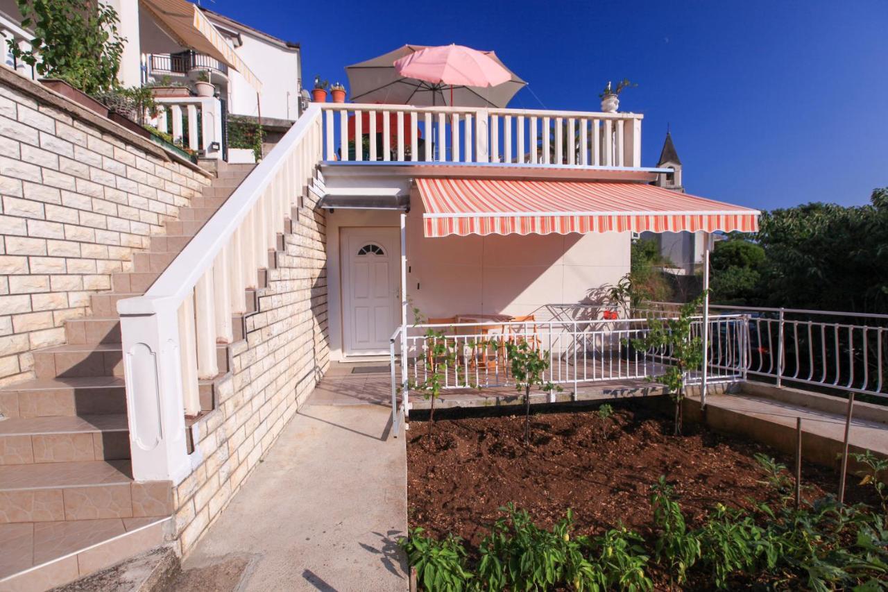 Apartments Damjan Брист Екстер'єр фото