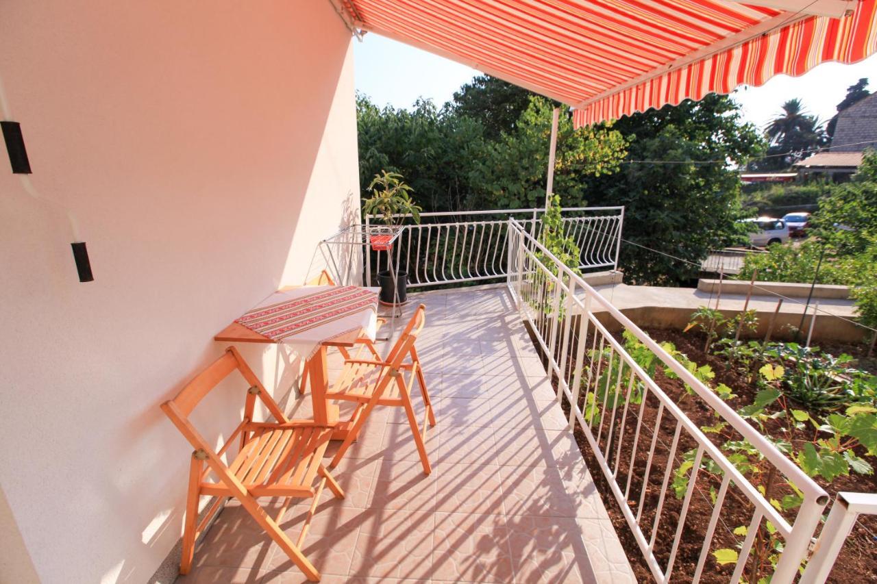 Apartments Damjan Брист Екстер'єр фото